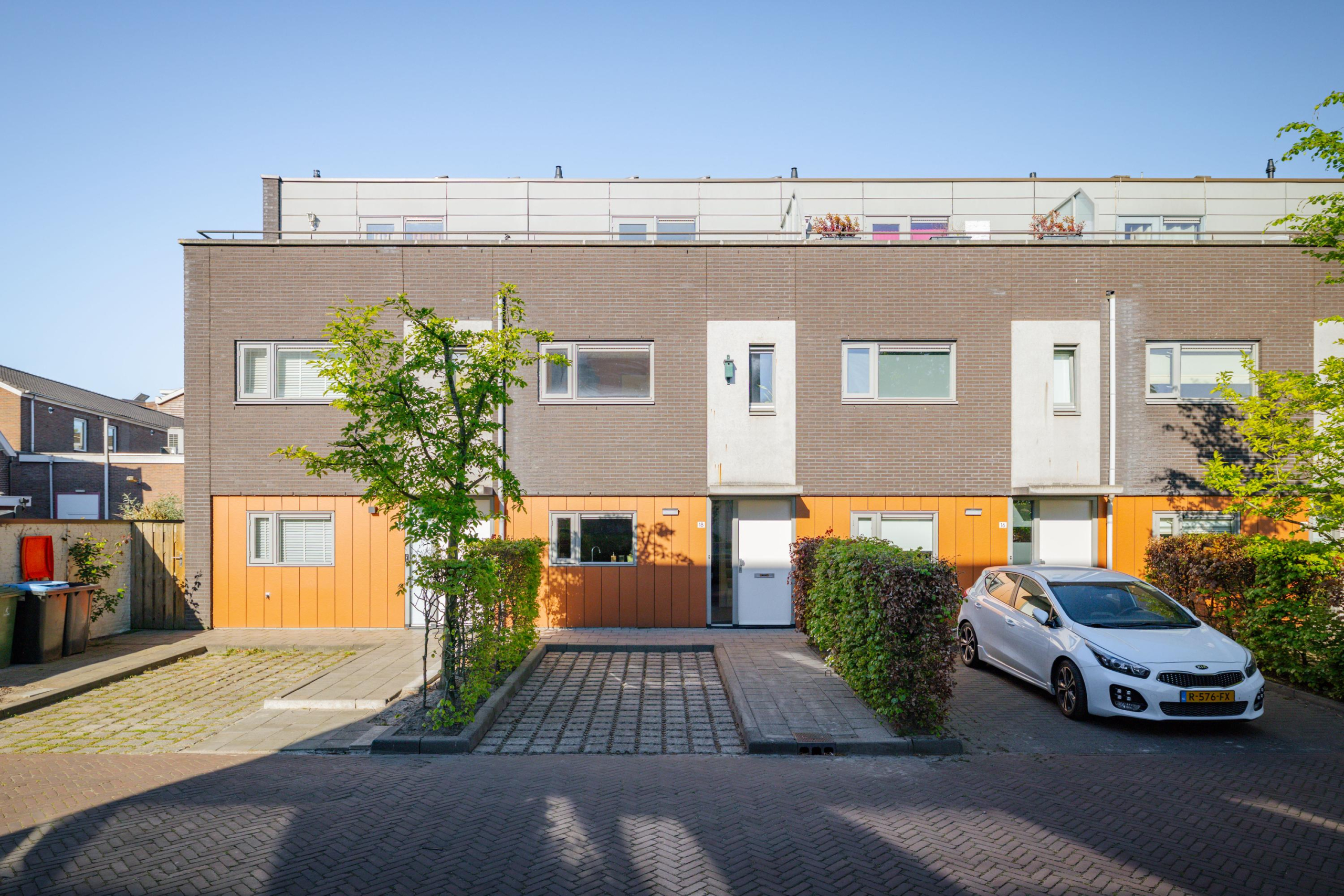 Tussenwoning aan de Holtkampstraat 18 in Deventer | Verkocht