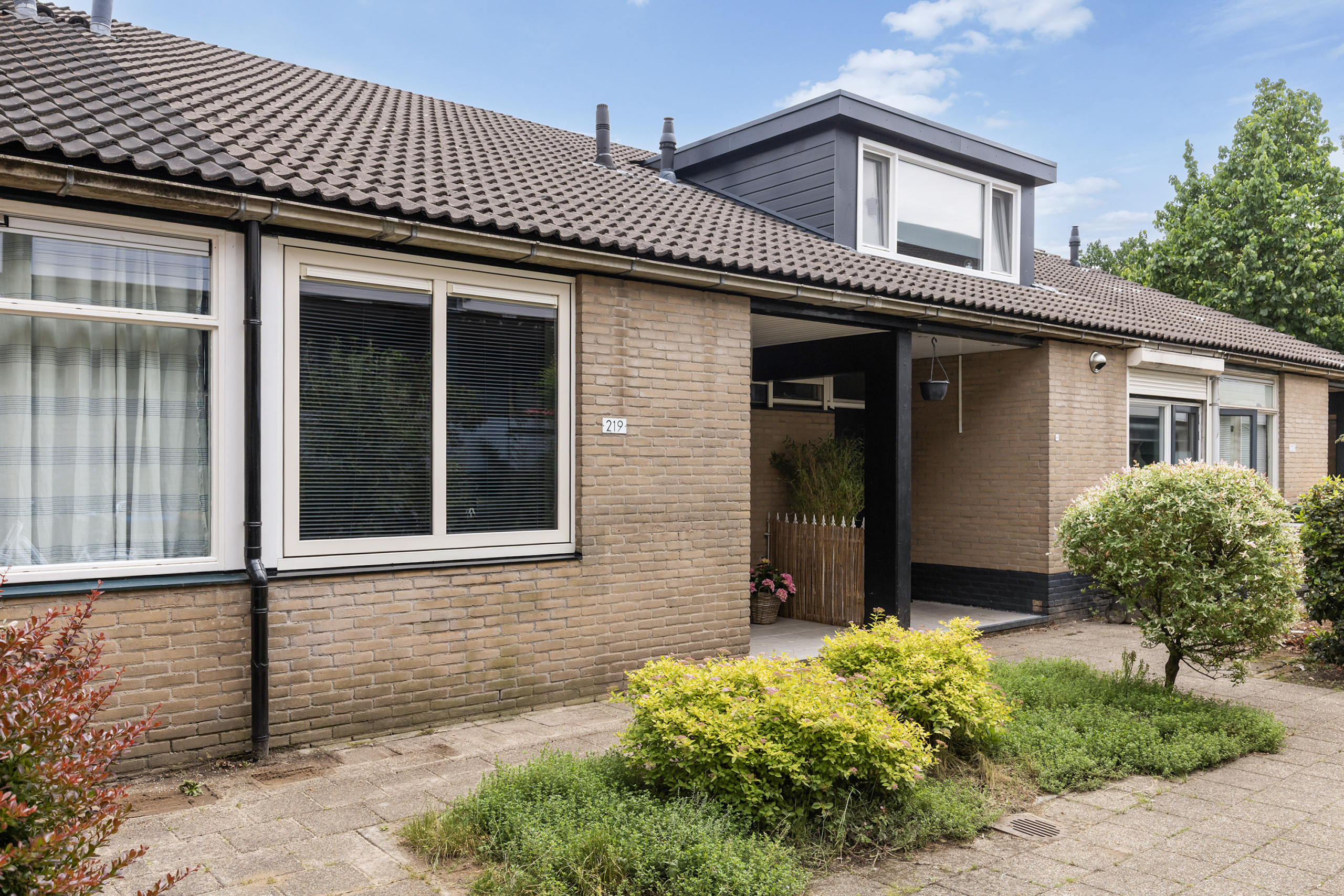 Tussenwoning aan de Batenburg 219 in Deventer | Verkocht